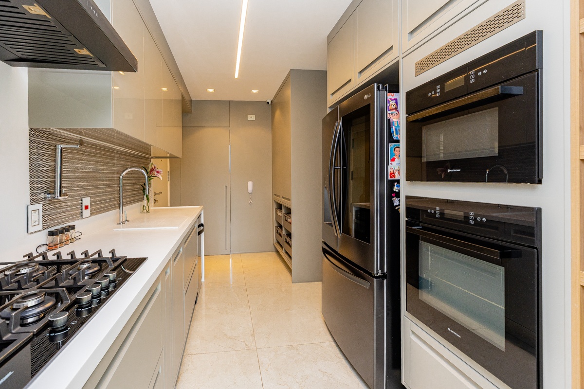 Apartamento garden para venda em Vila Olímpia com 3 quartos, sendo 3 suítes, 220m²
