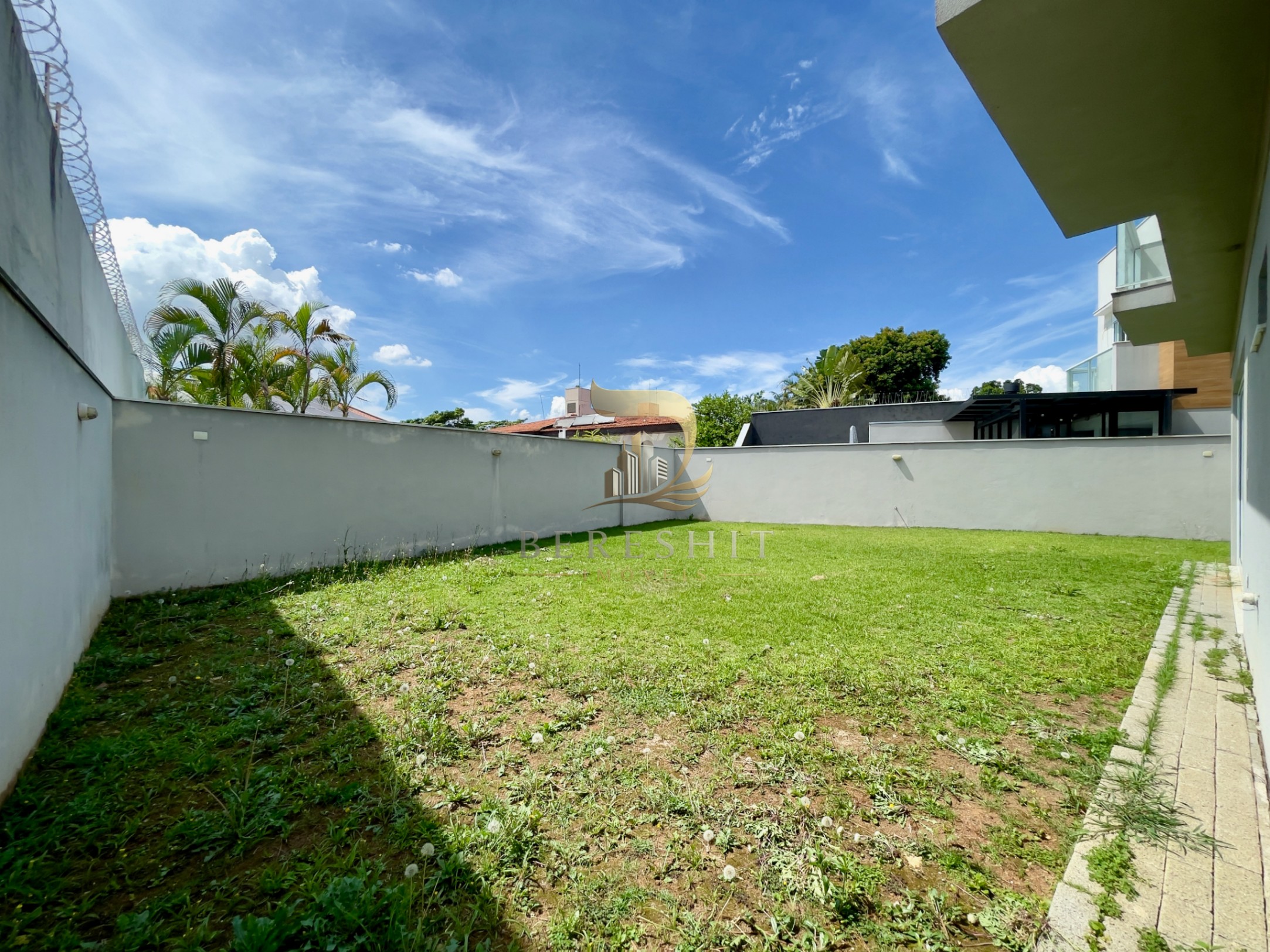 Casa de Condomínio Nova à Venda no Jardim Prudência