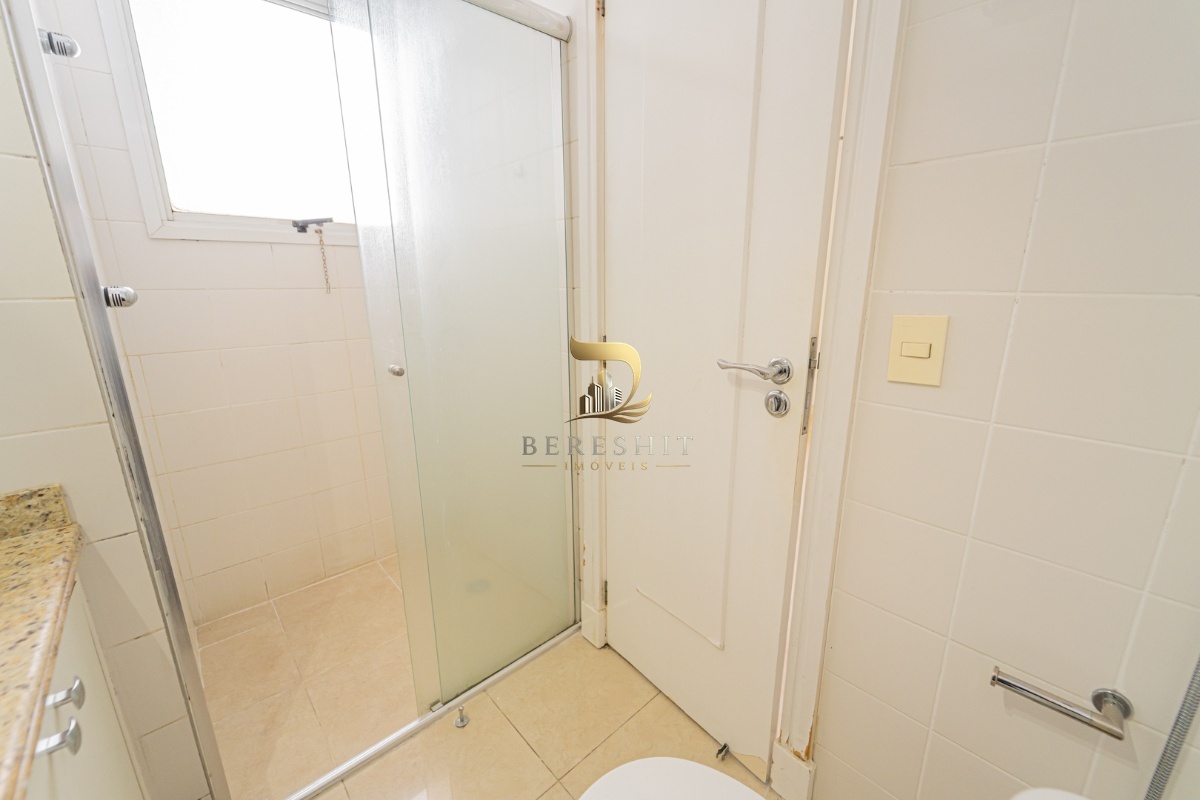 Apartamento para venda em Moema com 4 quartos, sendo 1 suíte, 104m²