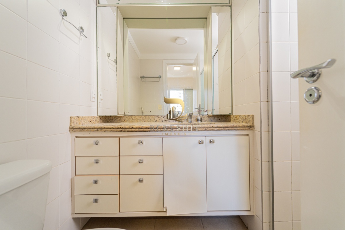 Apartamento para venda em Moema com 4 quartos, sendo 1 suíte, 104m²