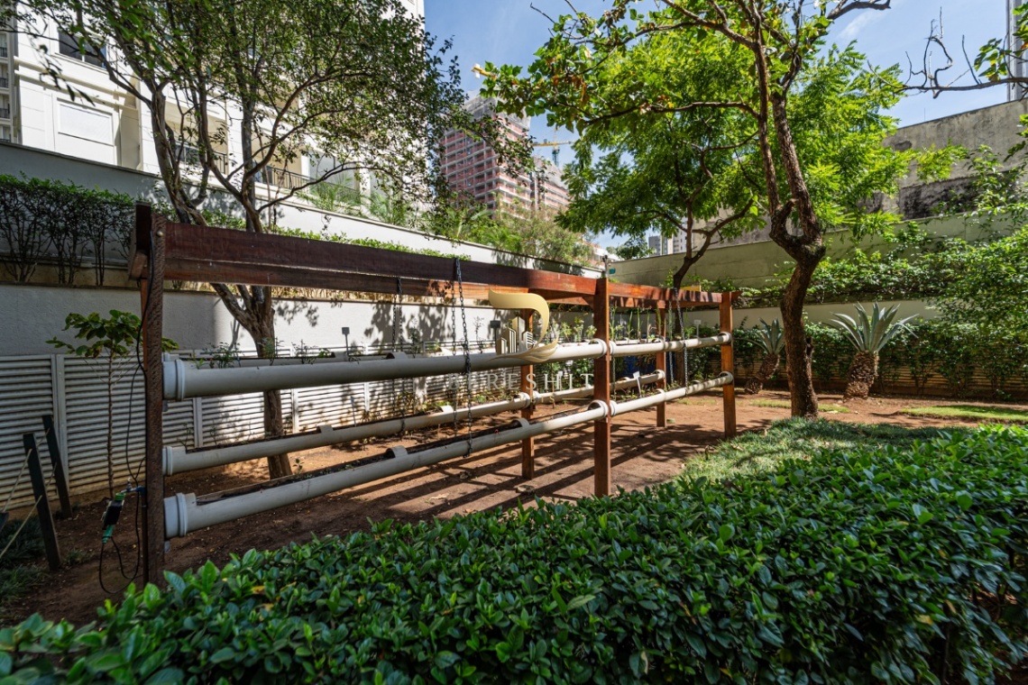 Apartamento para venda em Moema com 4 quartos, sendo 1 suíte, 104m²