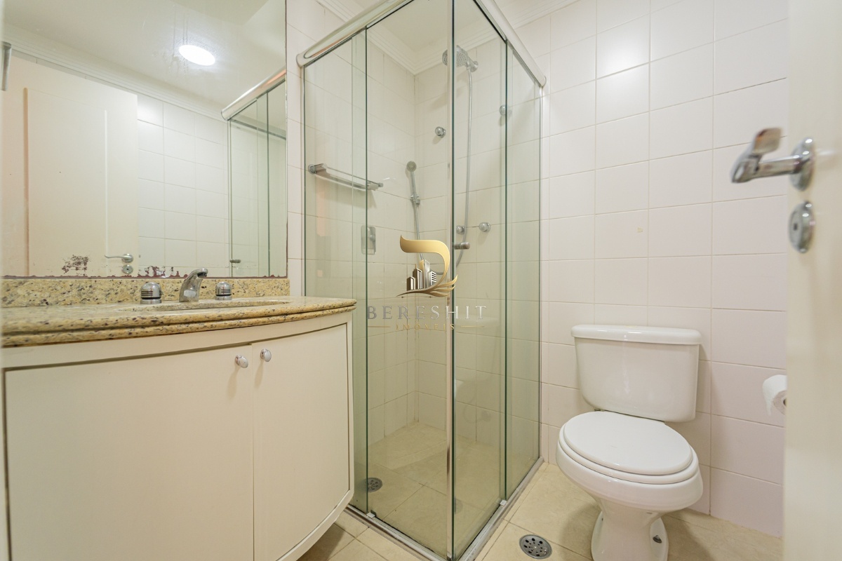Apartamento para venda em Moema com 4 quartos, sendo 1 suíte, 104m²
