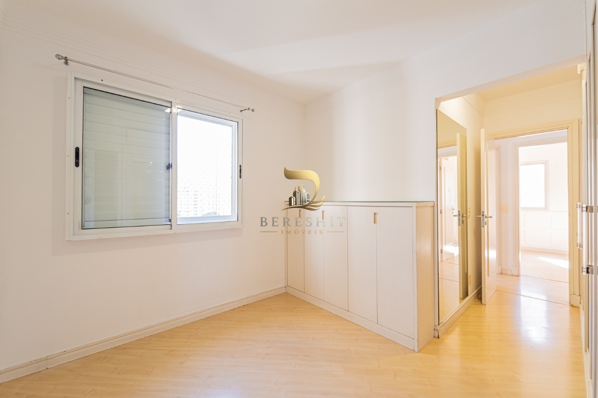 Apartamento para venda em Moema com 4 quartos, sendo 1 suíte, 104m²