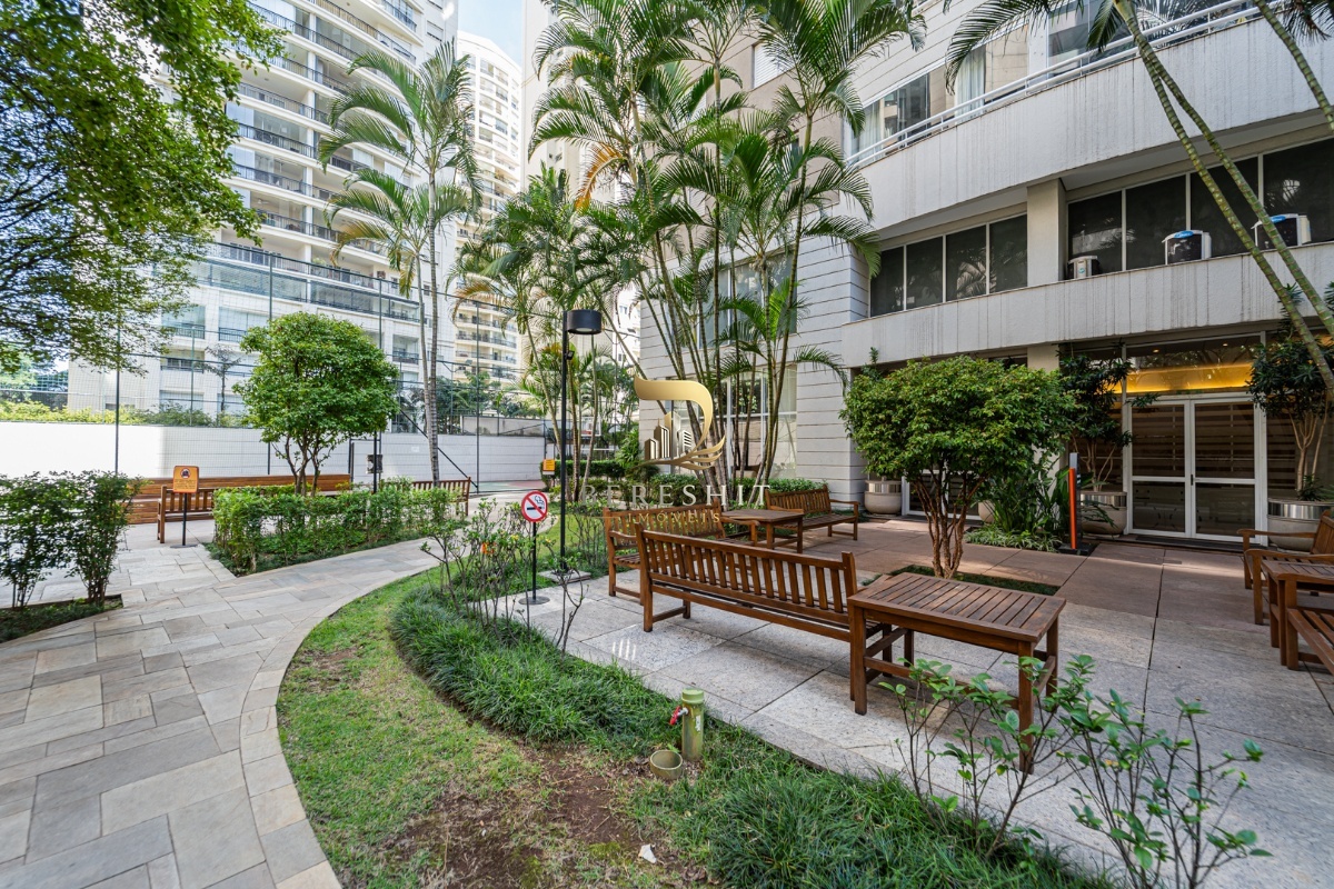 Apartamento para venda em Moema com 4 quartos, sendo 1 suíte, 104m²