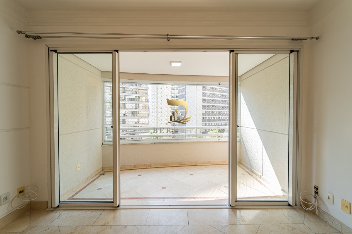 Apartamento para venda em Moema com 4 quartos, sendo 1 suíte, 104m²