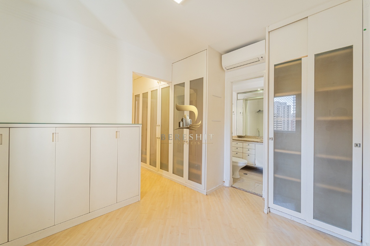Apartamento para venda em Moema com 4 quartos, sendo 1 suíte, 104m²