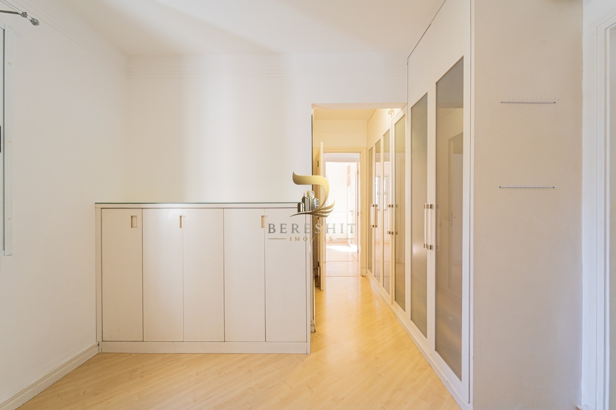 Apartamento para venda em Moema com 4 quartos, sendo 1 suíte, 104m²