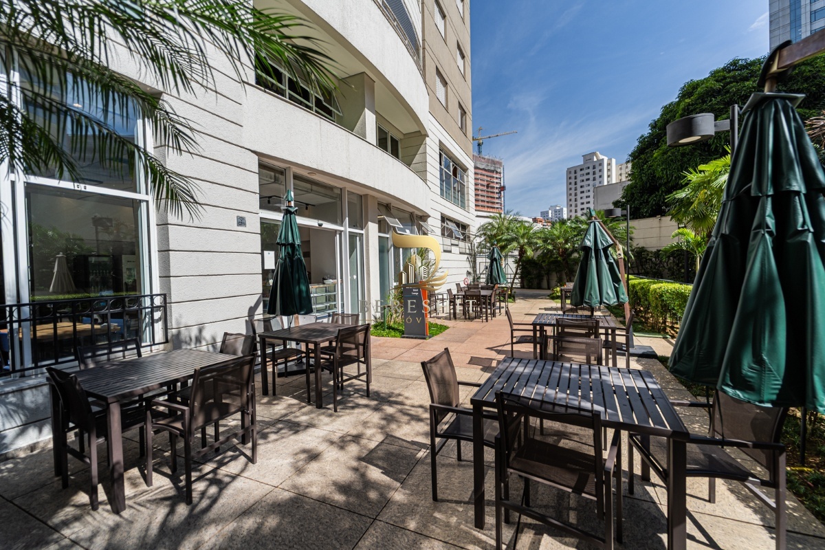 Apartamento para venda em Moema com 4 quartos, sendo 1 suíte, 104m²