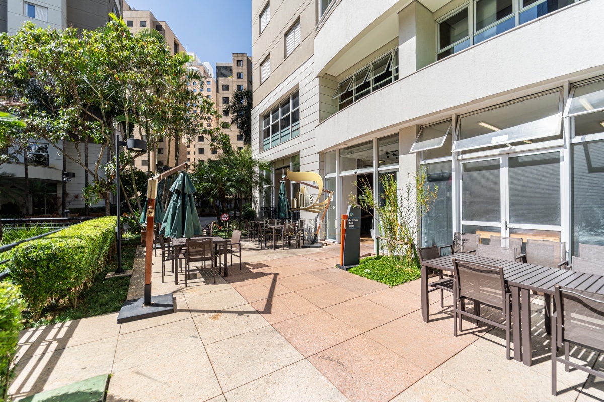 Apartamento para venda em Moema com 4 quartos, sendo 1 suíte, 104m²