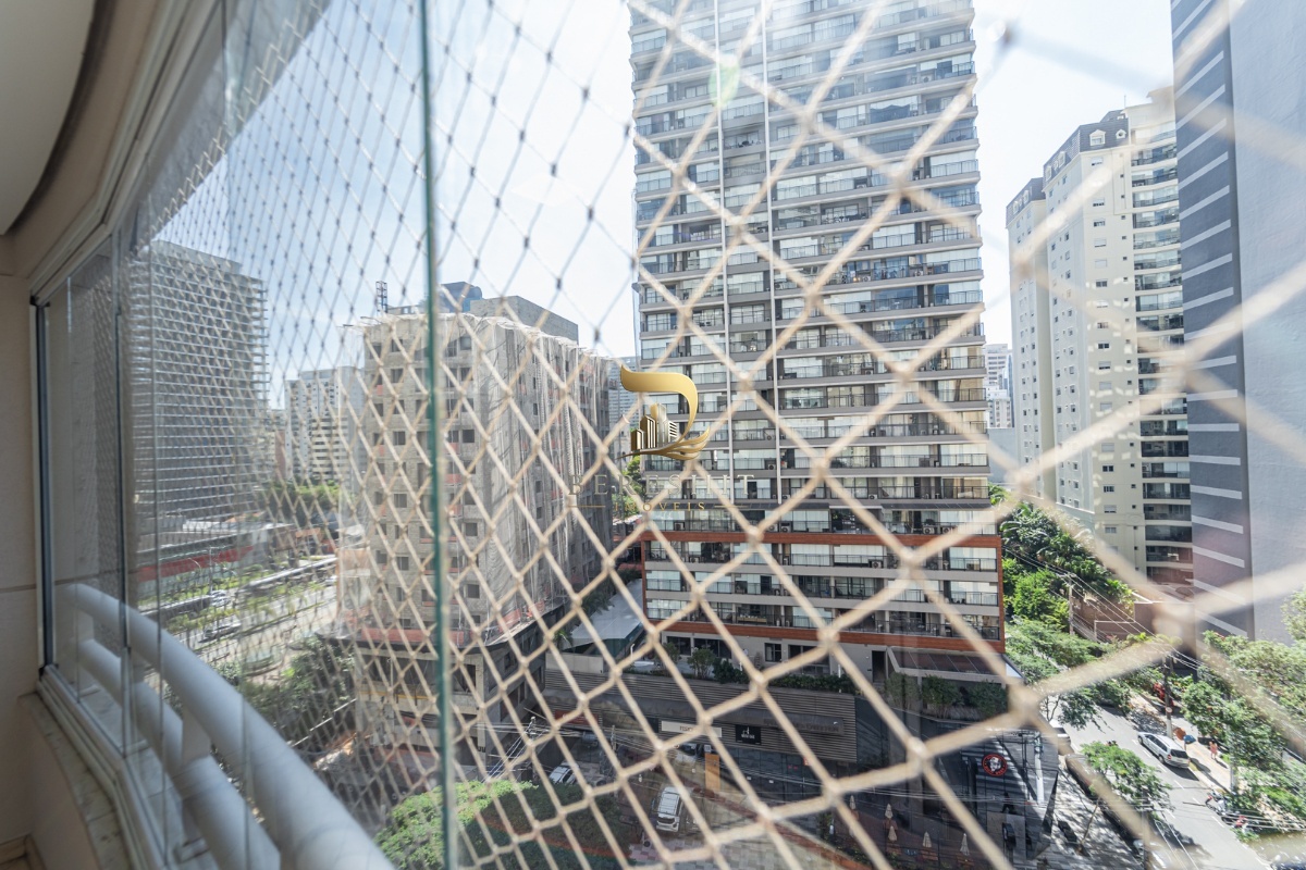 Apartamento para venda em Moema com 4 quartos, sendo 1 suíte, 104m²
