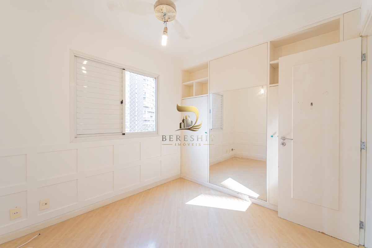 Apartamento para venda em Moema com 4 quartos, sendo 1 suíte, 104m²