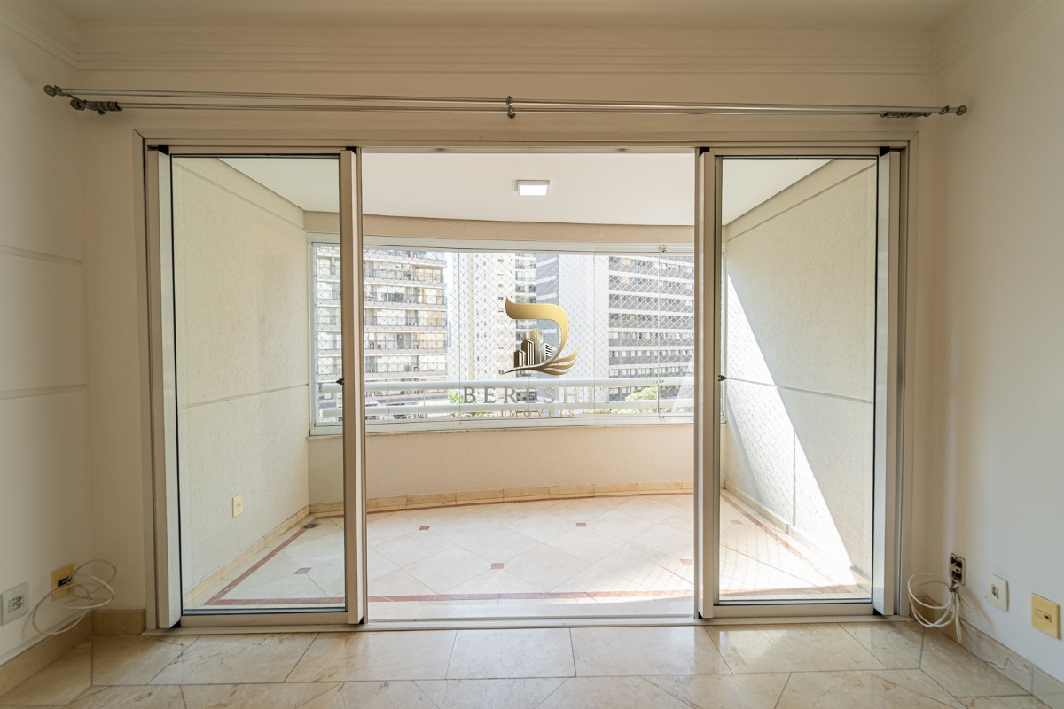Apartamento para venda em Moema com 4 quartos, sendo 1 suíte, 104m²