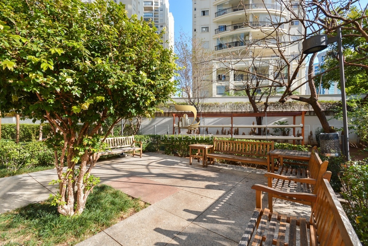 Apartamento para venda em Moema com 4 quartos, sendo 1 suíte, 104m²