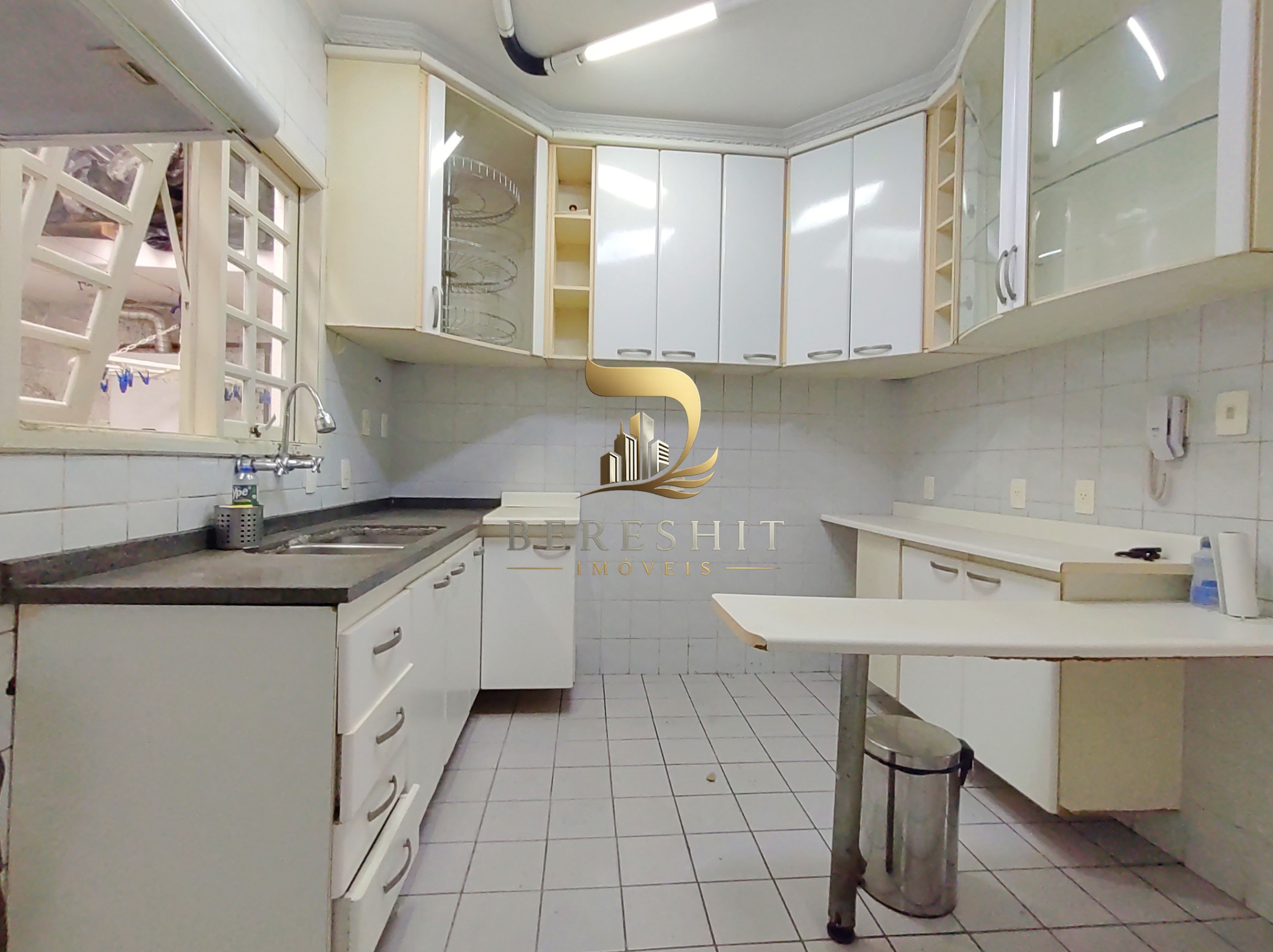 Casa no condomínio The Village Residence para venda com 4 quartos, sendo 1 suíte, 262m²