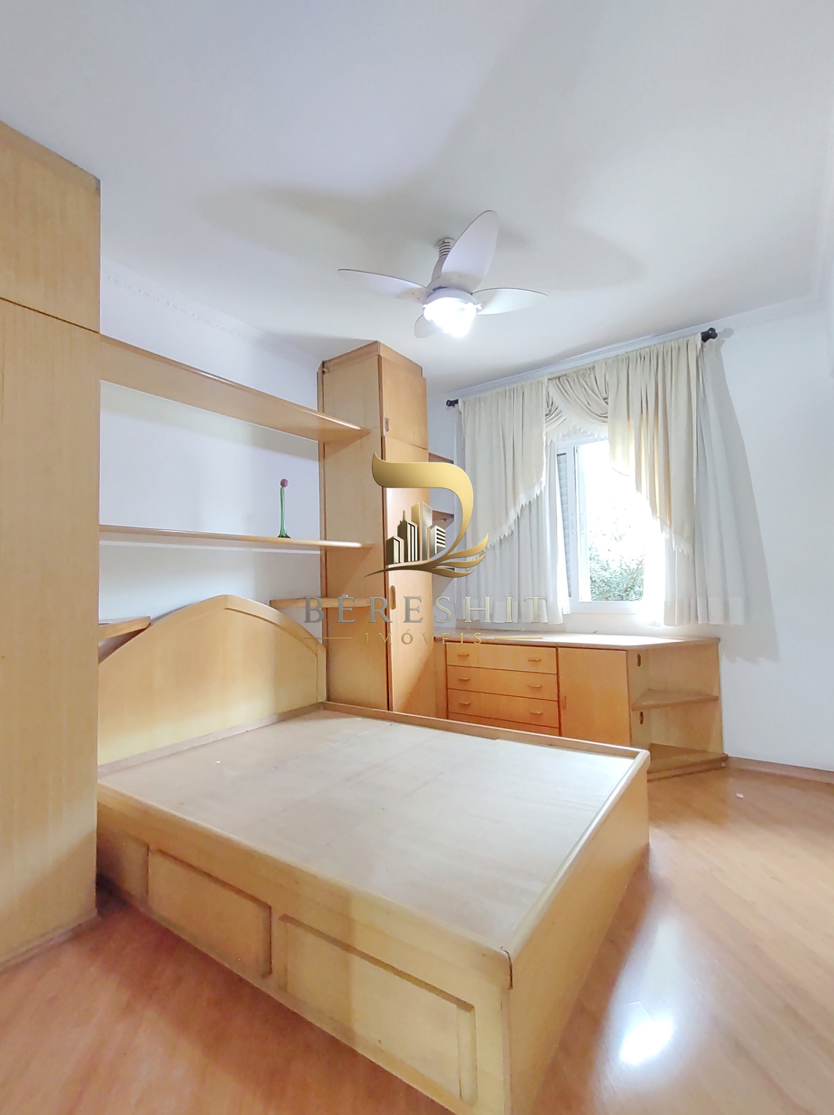 Casa no condomínio The Village Residence para venda com 4 quartos, sendo 1 suíte, 262m²